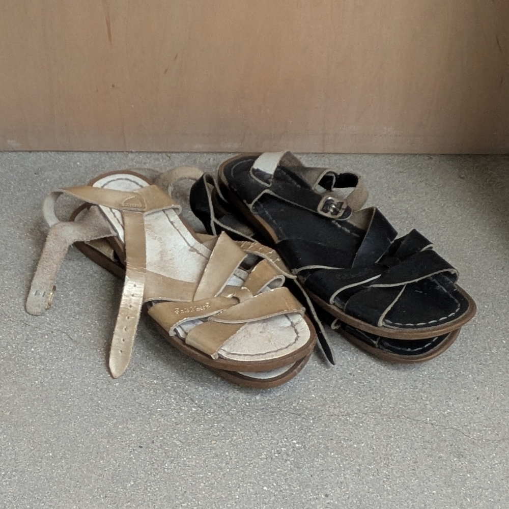 ❤️ Women's Saltwater Sandals Gold And Black (2 Pair) Size 6